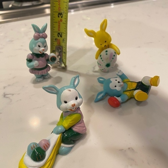 Lot of 4 Vintage Easter Bunny Basket Plastic Toys Figures Figurines - Picture 6 of 7